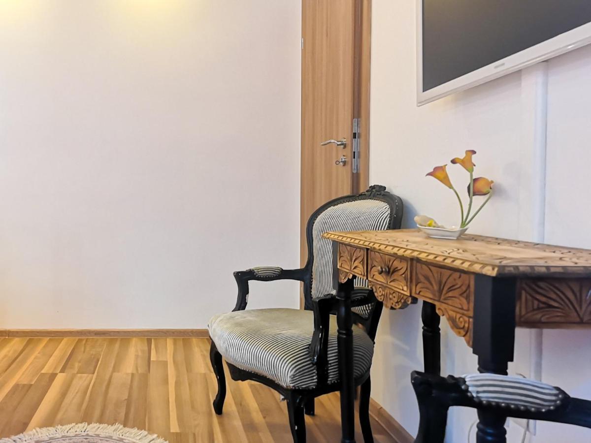 شقة بوخارست  في Fancy 1Bd Family Friendly In Historical Centre المظهر الخارجي الصورة