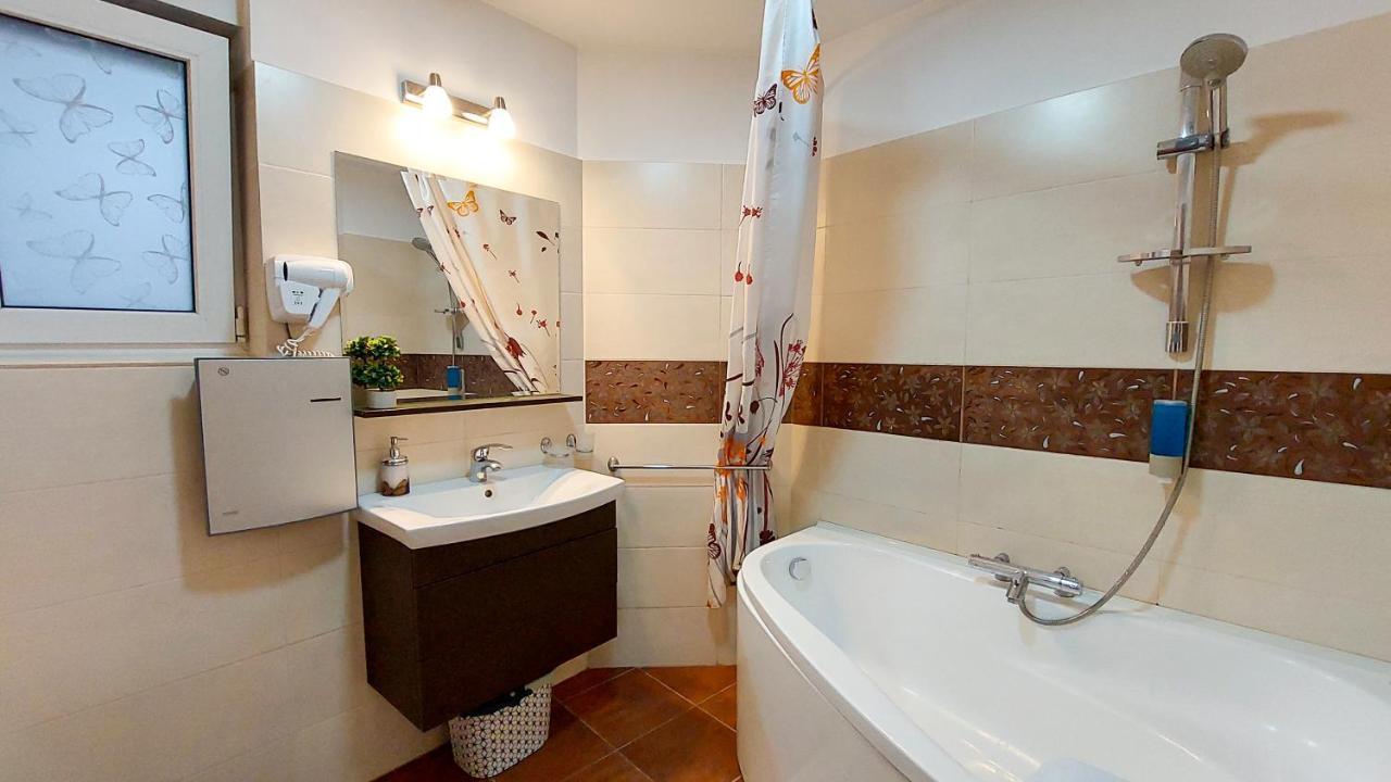 شقة بوخارست  في Fancy 1Bd Family Friendly In Historical Centre المظهر الخارجي الصورة