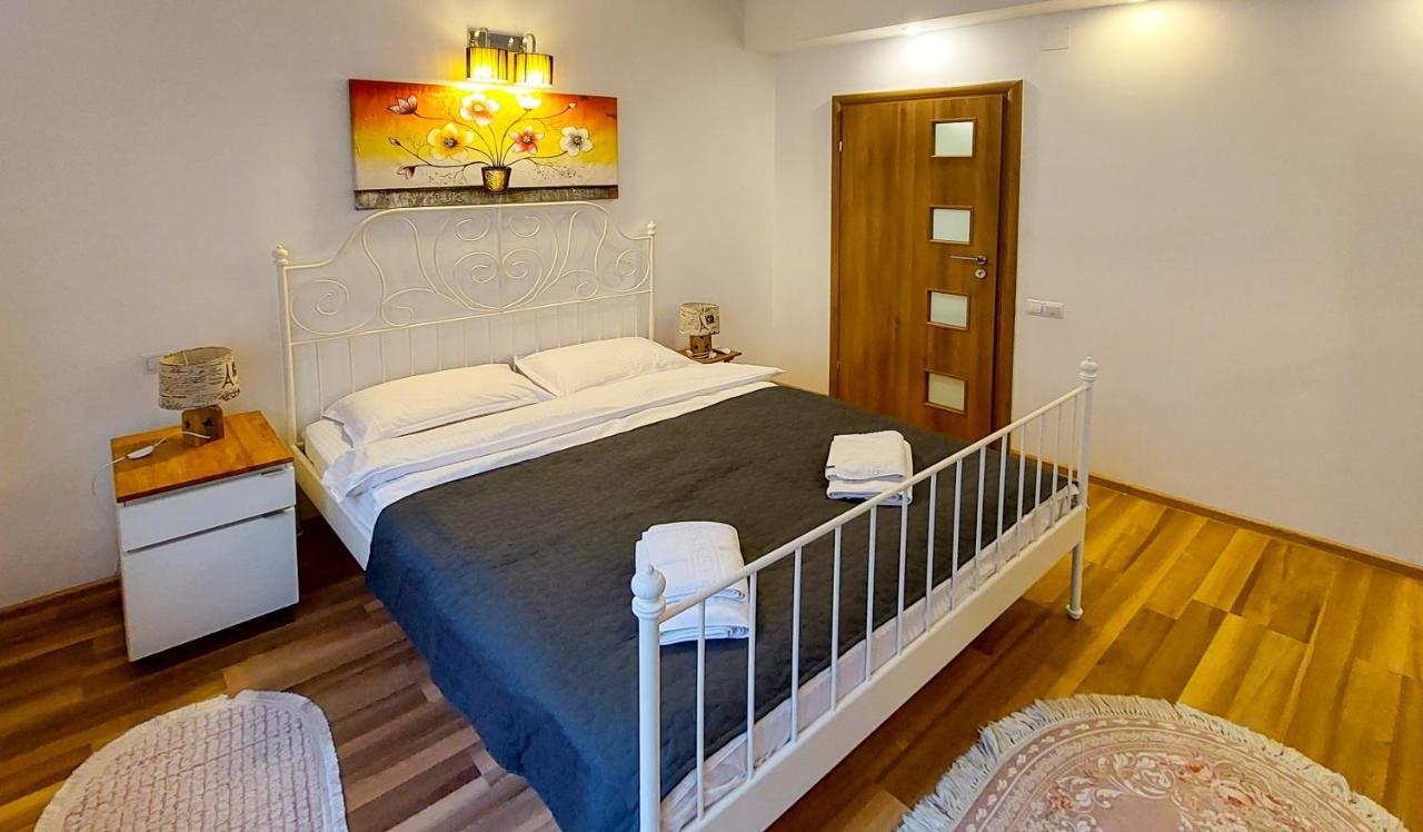 شقة بوخارست  في Fancy 1Bd Family Friendly In Historical Centre المظهر الخارجي الصورة
