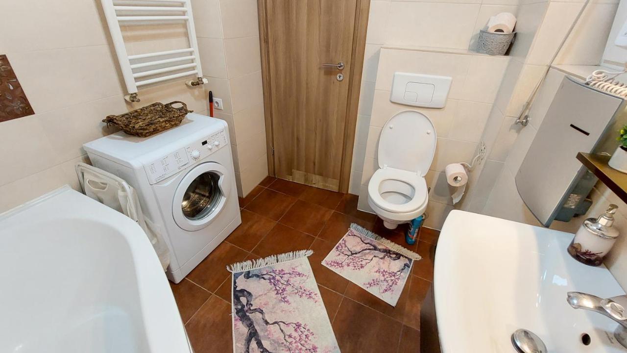 شقة بوخارست  في Fancy 1Bd Family Friendly In Historical Centre المظهر الخارجي الصورة